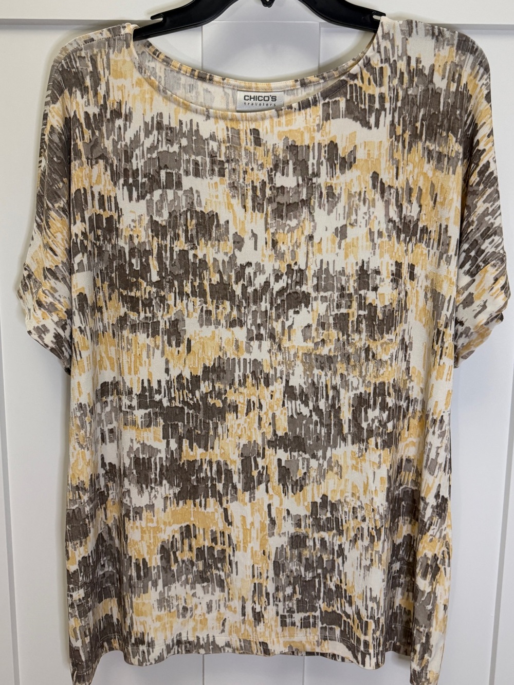 Chico's Short Sleeve Scoop Neck Top in Cream, Yellow & Brown Abstract Print